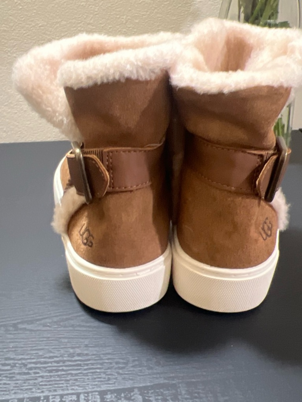 UGG Kids Brown Suede Shearling-Lined Slip-On Boots zise 6 women - Picture 6 of 8